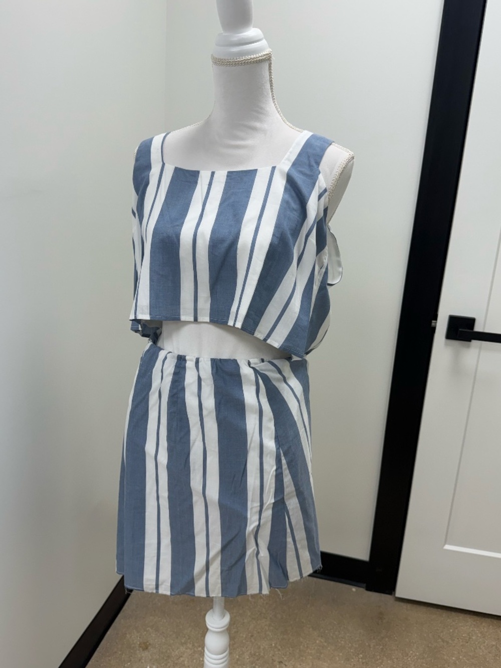 💙 Show Me Your Mumu Blue & White Striped Two-Piece Set – Size XL 💙